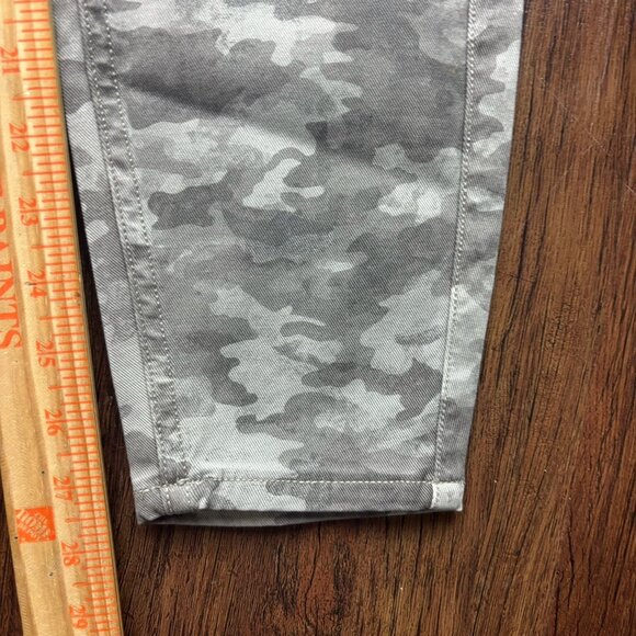 NWT SPANX Stretch Twill Camo Cargo Joggers Women’s Size Large - Picture 10 of 12